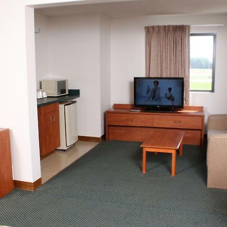 Centerstone Inn & Suites Carlyle Eksteriør billede
