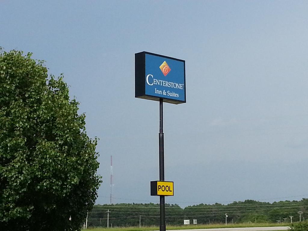 Centerstone Inn & Suites Carlyle Eksteriør billede